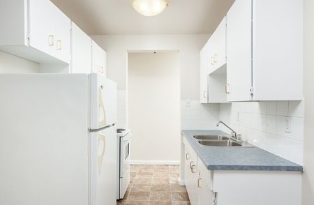 Diplomat Manor - Photo 5