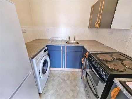 Hadleigh House, Rectory Road, Rushden, Northants, NN10 - Photo 4