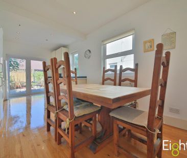 4 bedroom terraced house to rent - Photo 3