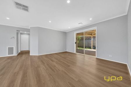 2 Buckley Way, Lynbrook - Photo 4