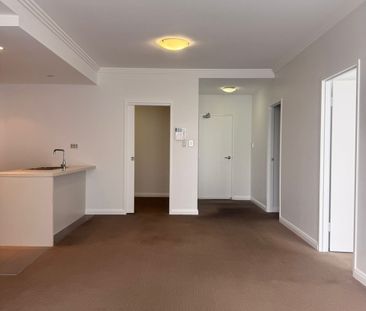 Spacious 3 Bedroom + Large Study (4th Br) – Available Now! - Photo 2