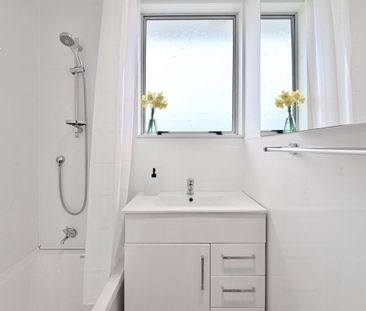 Tidy Family Home in Walton Way - Photo 5