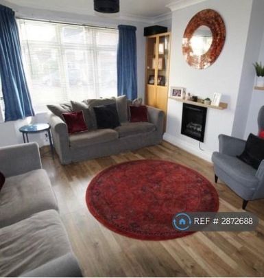4 bedroom semi-detached house to rent - Photo 1