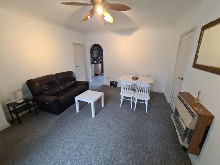 3 bedroom terraced house to rent - Photo 2