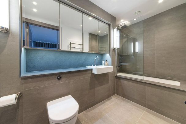 3 bedroom flat in Mayfair - Photo 1