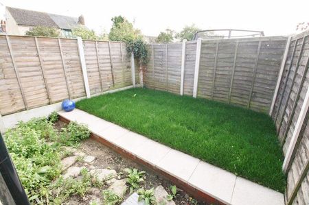2 bedroom terraced house to rent - Photo 5