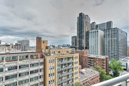 Deluxe Balcony Room - McGill Ghetto - Photo 3