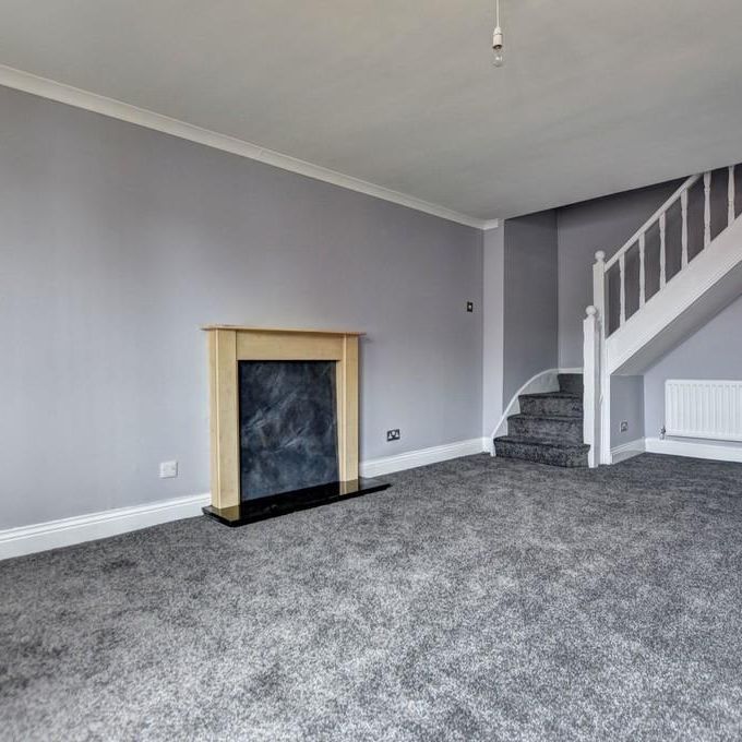 2 bedroom end of terrace house to rent - Photo 1