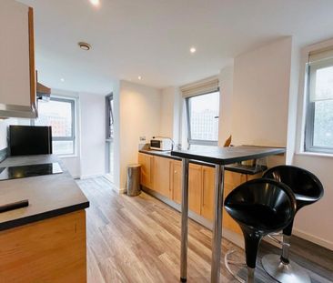 2 bedroom Flat To Let - Photo 2
