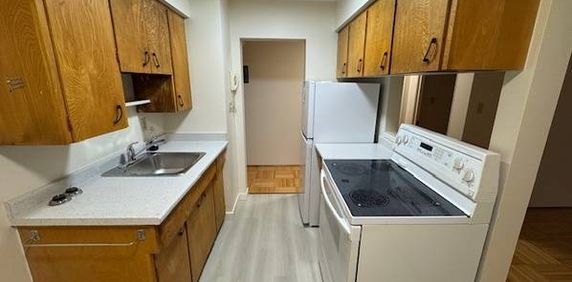 $2,200 / 1 BR w/ 1 Storage Locker - Photo 2