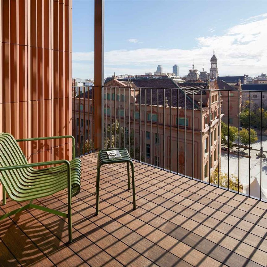 Piso de dos dormitorios en alquiler temporal y con piscina comunitaria en la azotea, Barcelona - Photo 1