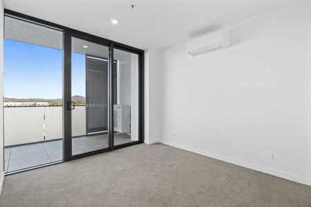 Spacious Two Bedroom Apartment - Photo 4