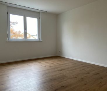 Moderne 4.5 Zimmer-Wohnung mit grossem Balkon - Foto 4