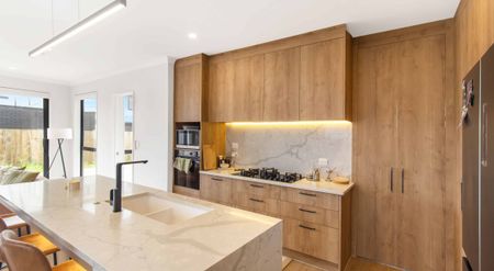 5 bedroom home in Flat Bush! - Photo 4