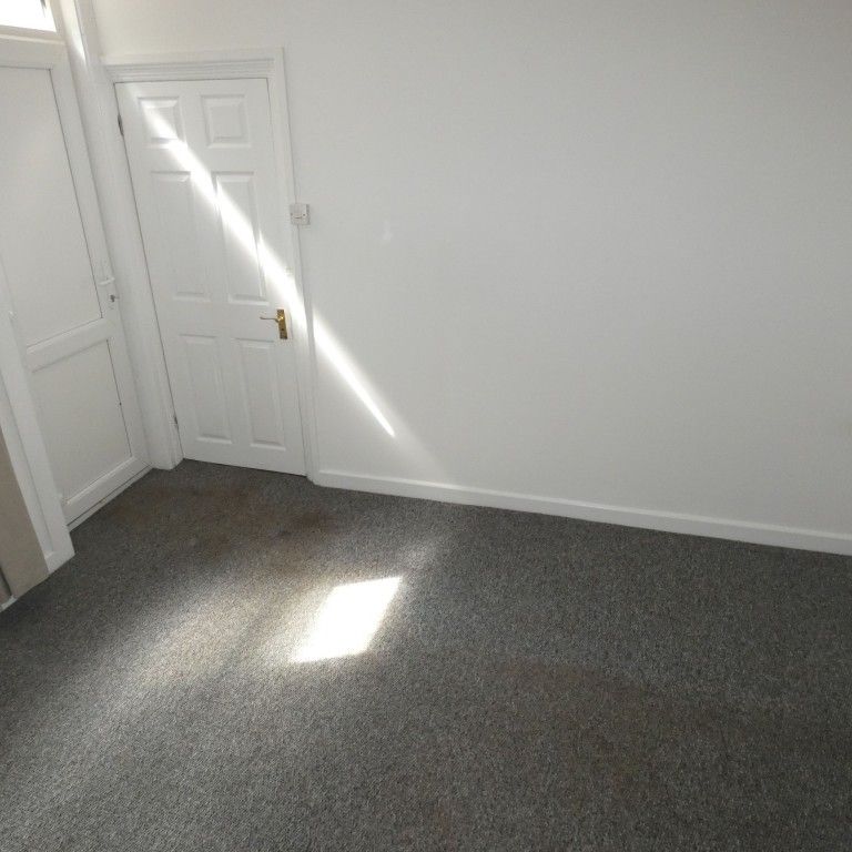 1 bed Apartment - To Let - Photo 1