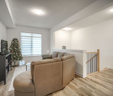 For Lease - 125 Lyall Stokes Circle, East Gwillimbury, Ontario - Photo 5