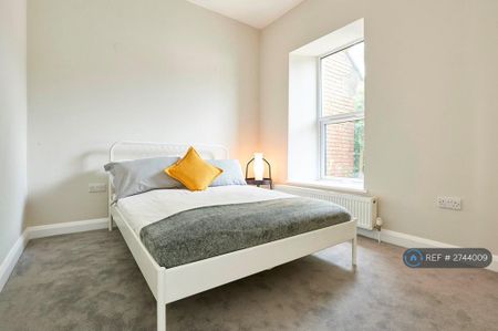 3 bedroom maisonette to rent - Photo 2