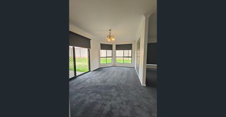 FRESHLY UPDATED AND READY FOR A NEW FAMILY - GET SETTLED FOR XMAS & THE NEW SCHOOL YEAR **** Rent increase April 2026 - Photo 2