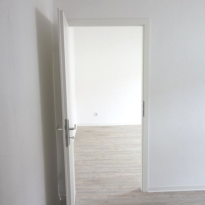 Hier möchten Sie einziehen? Gern! 2 Zimmer in der 1. Etage - Photo 1