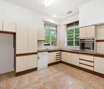 Spacious Family Home - Photo 4