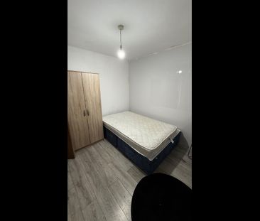 Room in a Shared House, Charlton Crescent, IG11 - Photo 6