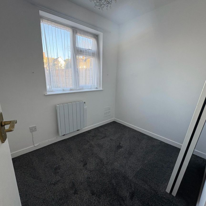 **NO DEPOSIT OPTION AVAILABLE** - Photo 1