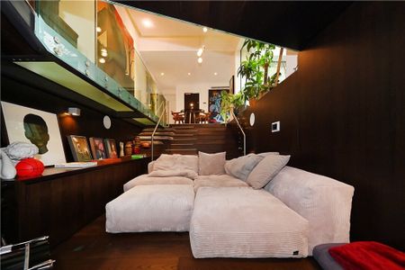 2 bedroom conversion flat with 1 reception and 2 bathrooms in 10 Frederick Close, W2 - Photo 2