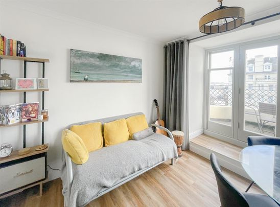 Queens Gardens, Eastbourne, BN21 3EF - Photo 1