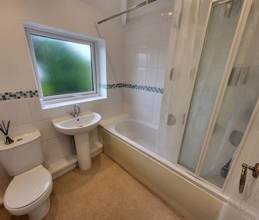 3 bedroom semi-detached house to rent - Photo 5