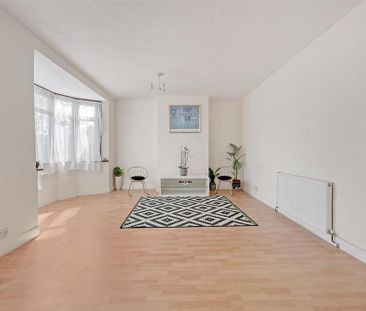 3 bedroom flat to rent - Photo 6
