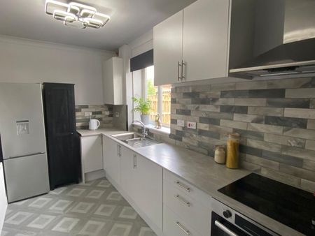 1 bedroom in a house share to rent - Photo 4