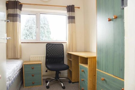 1 bedroom in a house share to rent - Photo 2