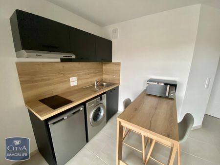 Location Appartement 1 pièce 18m² HYERES 83400 - Photo 3