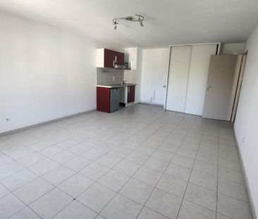 Location Appartement 2 pièces 48m² MARSEILLE 3ème - Photo 3