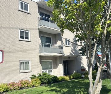 421 West Street, Orillia - Photo 2