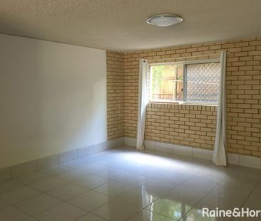 Ground Floor Studio - Walk to UQ | Electricity Included! - Photo 3