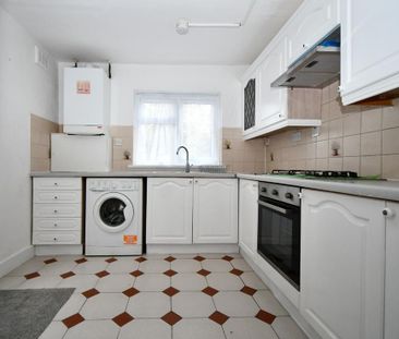 4 bedroom terraced house to rent - Photo 6