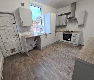 2 Bed Terraced House, Mosley Common Road, M28 - Photo 2