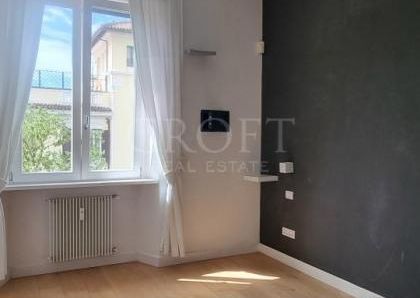 Parioli-Piazza delle Muse: Restored 3 bedroom, 3 Bath, spacious living, kitchen, balcony, near park, master bed & 2 single bedrooms. Ref 1045