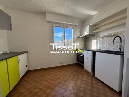 Location Appartement 4 pièces 77m² NIMES 30000 - Photo 4