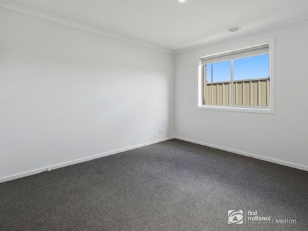 Spacious & Low-Maintenance Family Living - Photo 2