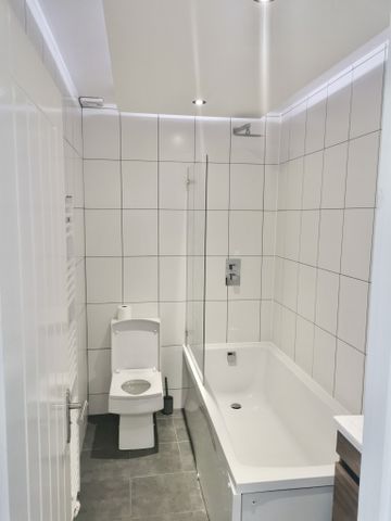 Pleasantly Decorated Two Bedroom Flat To Rent in Hove - Photo 5