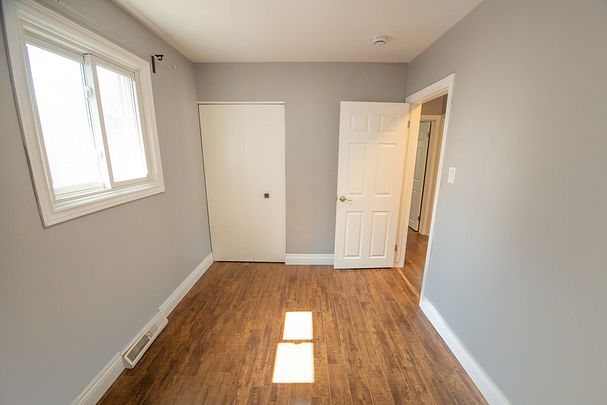 **RENOVATED MAIN UNIT FOR RENT IN ST. CATHARINES!** - Photo 1