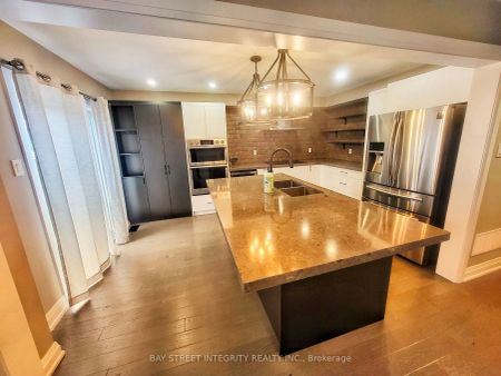 Detached Home For Lease | N9249654 - Photo 5