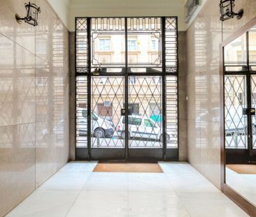 Cozy room in calle Moragas - Photo 1