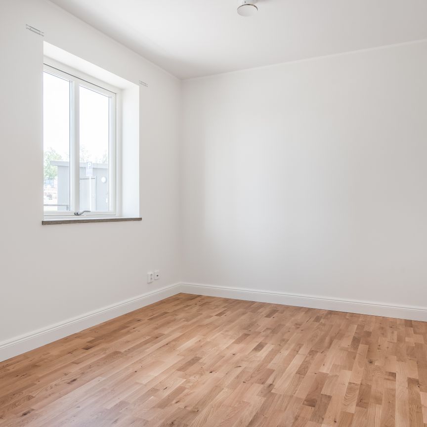 Södra Strandvägen, Mjölby - Photo 1