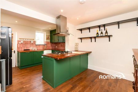 2 bedroom semi-detached house to rent - Photo 5