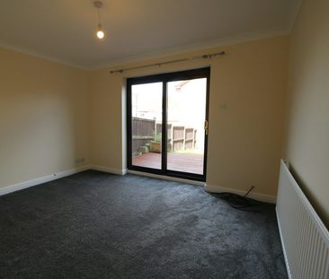 Terraced House to rent on - Photo 3