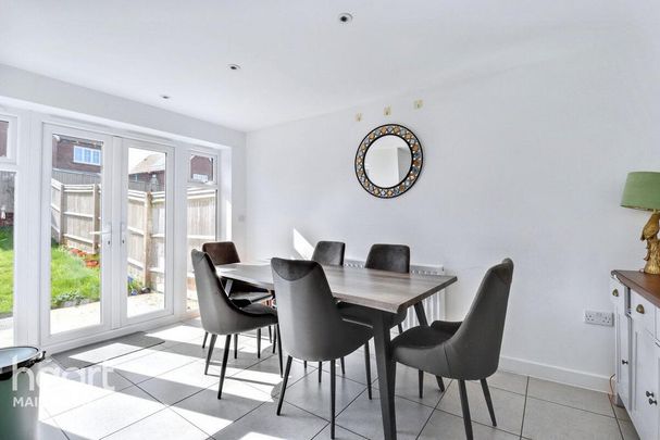 4 bedroom semi-detached house to rent - Photo 1