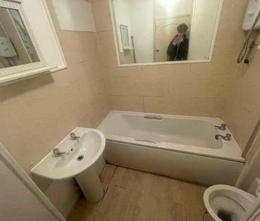 Flamborough Close Woodston, Peterborough, Cambridgeshire, PE2 - Photo 4